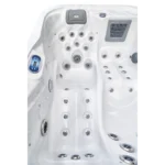 522-DL spa in garden setting