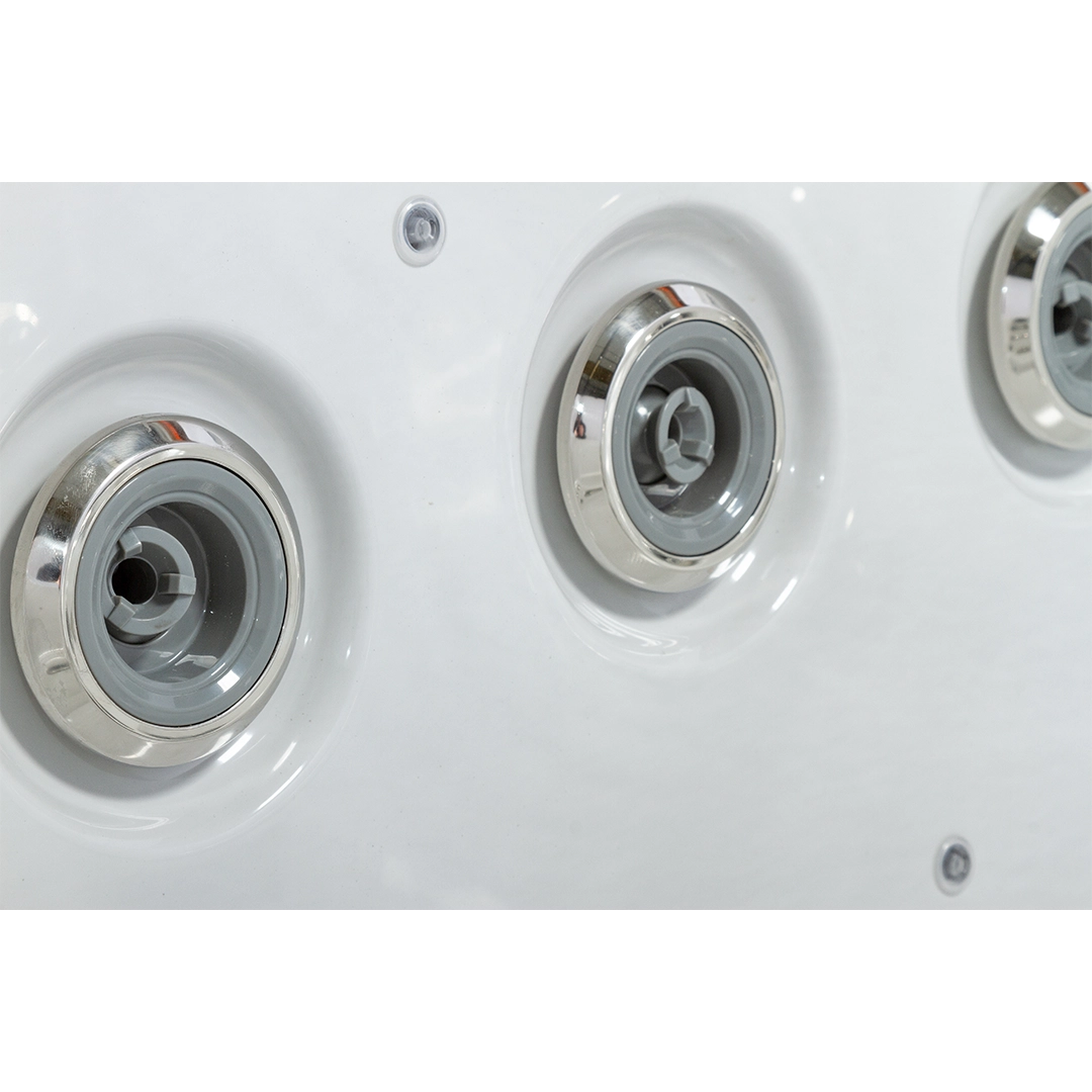 551-L spa in garden setting