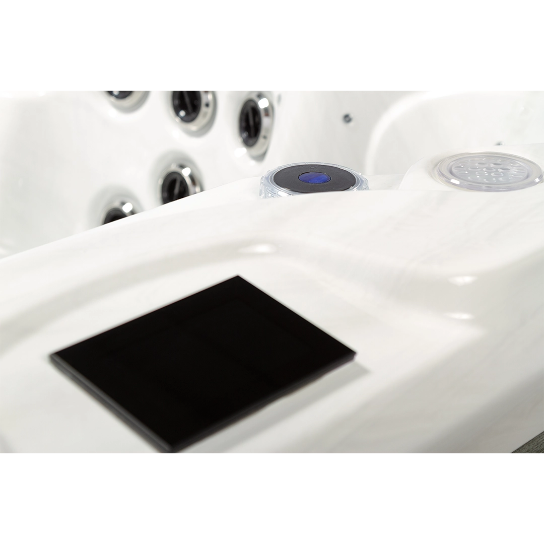 951-L spa in garden setting