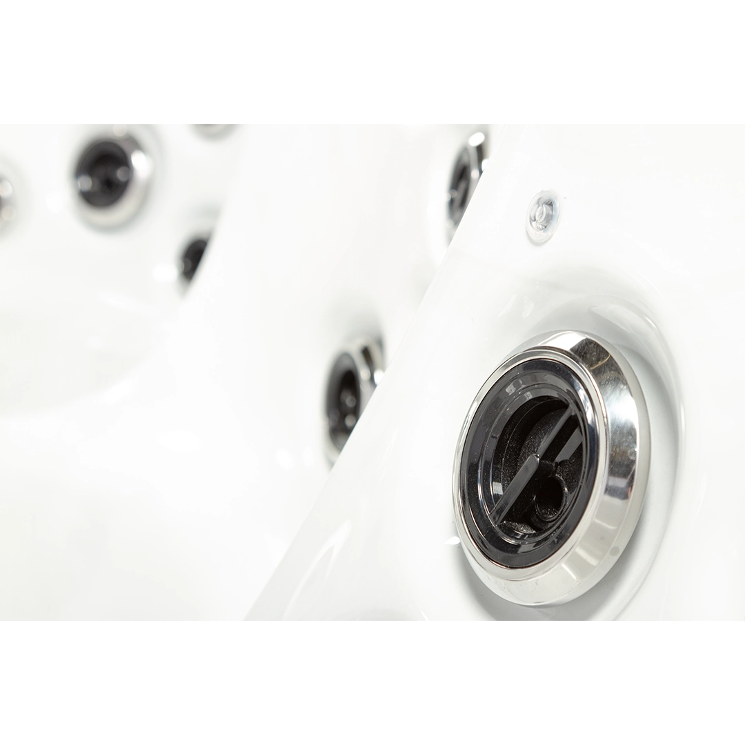 951-L Hot Tubs interior view