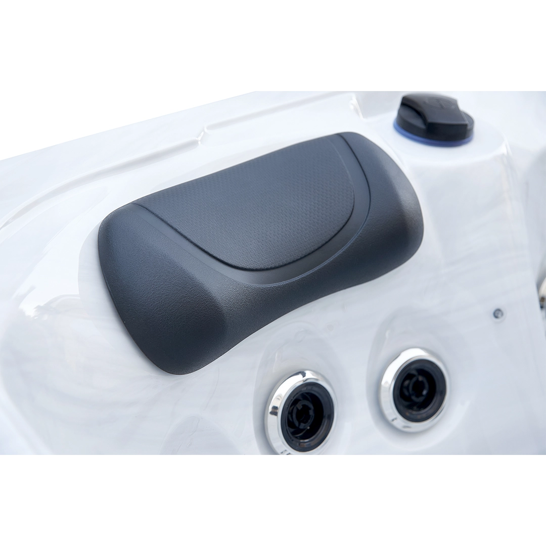 961-L spa in garden setting