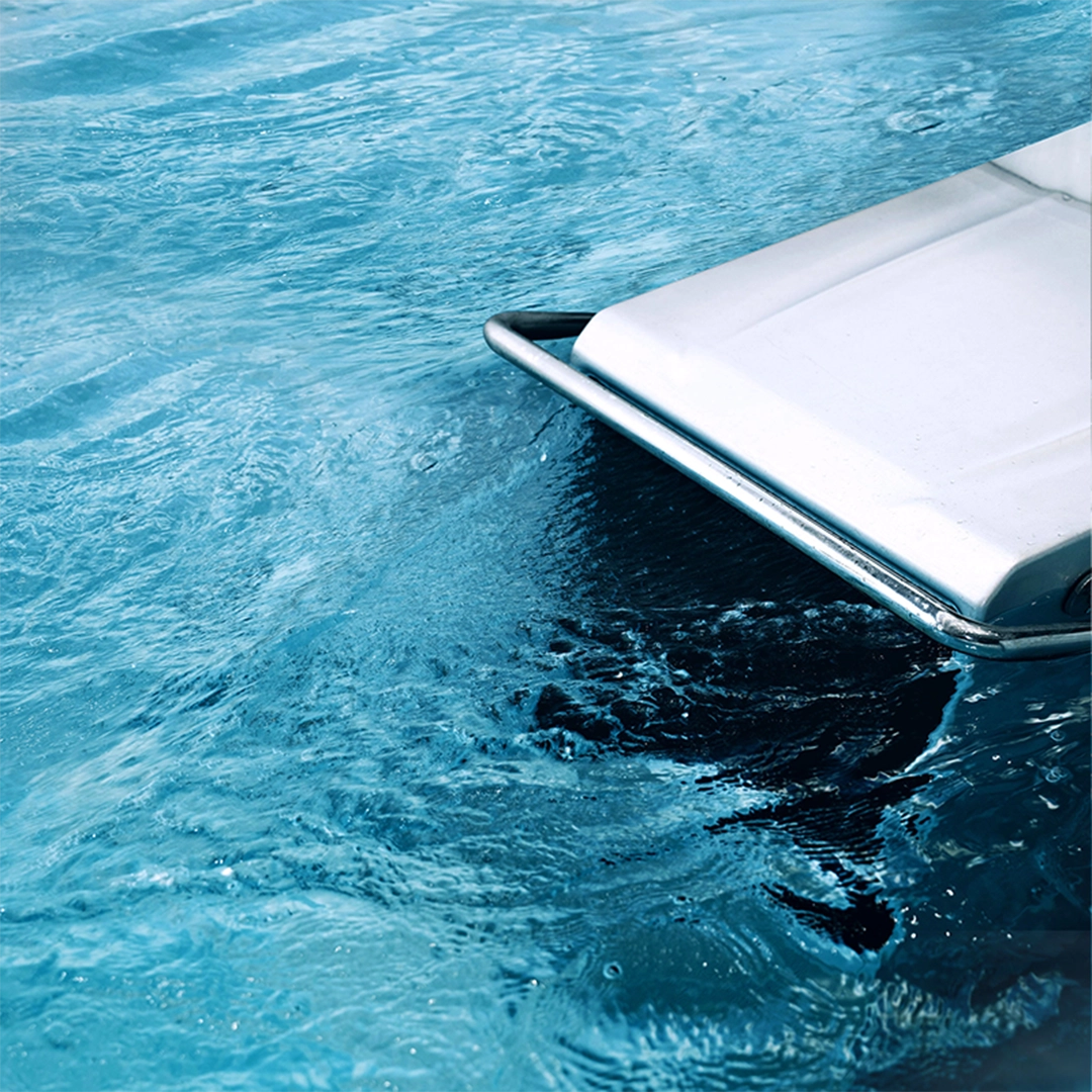 FOREVER SWIM – Countercurrent Swim Machine spa in garden setting